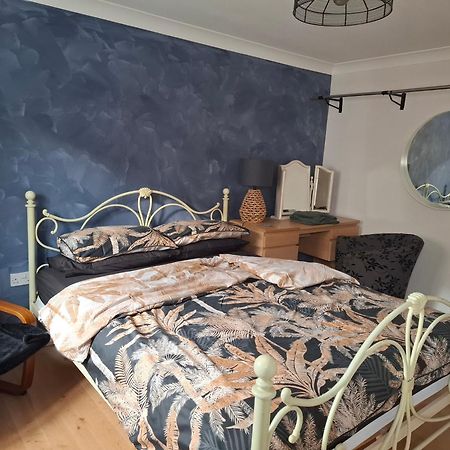 Driftmark Beachfront Location Aberavon Beach Sea Views Large Driveway Parking Private Site Fibre Optic Wi Fi 포트탤벗 외부 사진