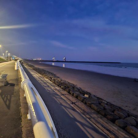 Driftmark Beachfront Location Aberavon Beach Sea Views Large Driveway Parking Private Site Fibre Optic Wi Fi 포트탤벗 외부 사진