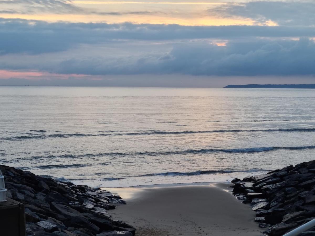 Driftmark Beachfront Location Aberavon Beach Sea Views Large Driveway Parking Private Site Fibre Optic Wi Fi 포트탤벗 외부 사진