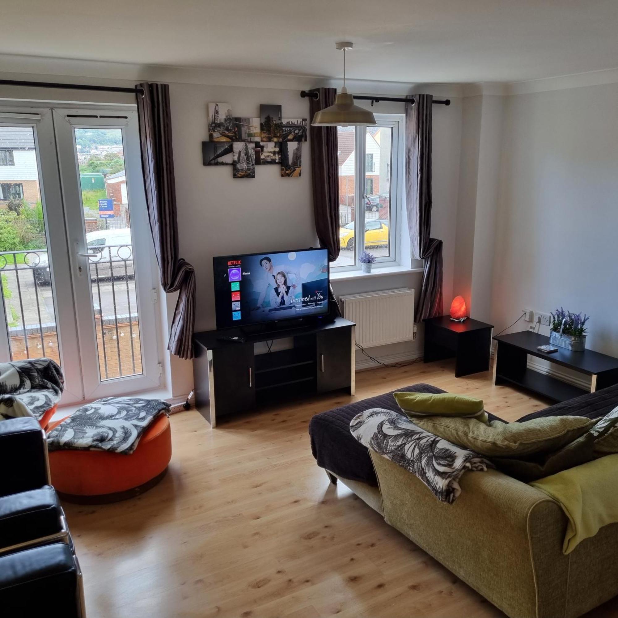 Driftmark Beachfront Location Aberavon Beach Sea Views Large Driveway Parking Private Site Fibre Optic Wi Fi 포트탤벗 외부 사진