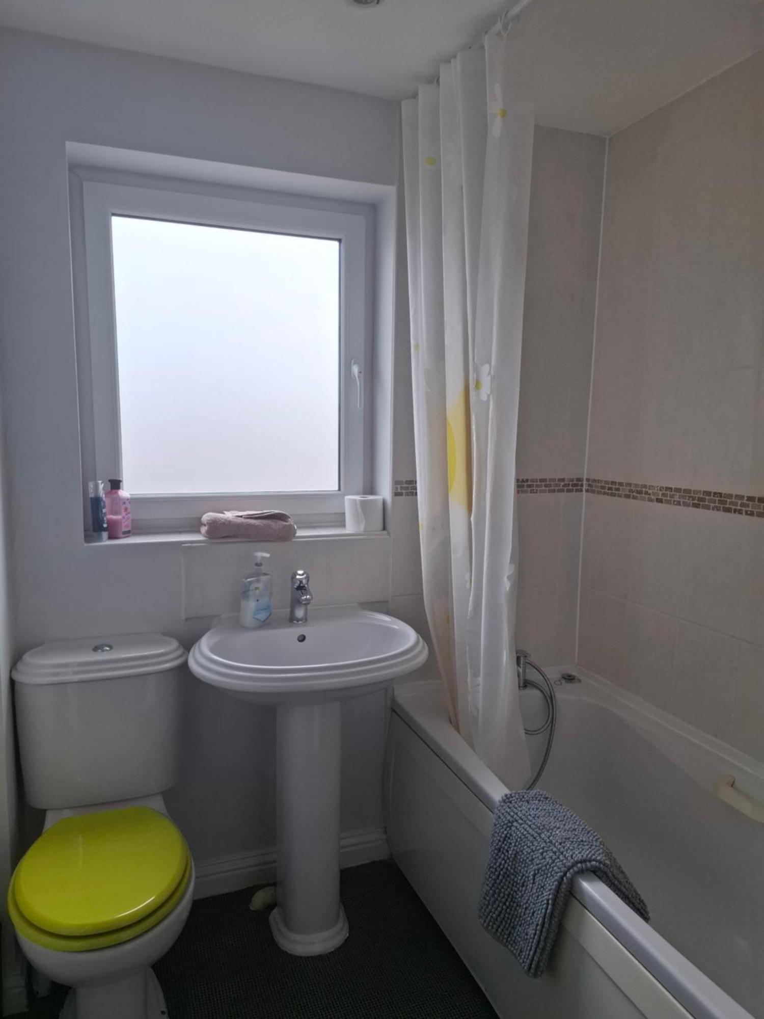 Driftmark Beachfront Location Aberavon Beach Sea Views Large Driveway Parking Private Site Fibre Optic Wi Fi 포트탤벗 외부 사진